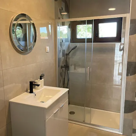 アパート Need プーラ